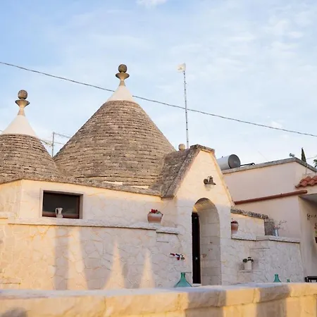 Trulli Magnolia 普蒂尼亚诺